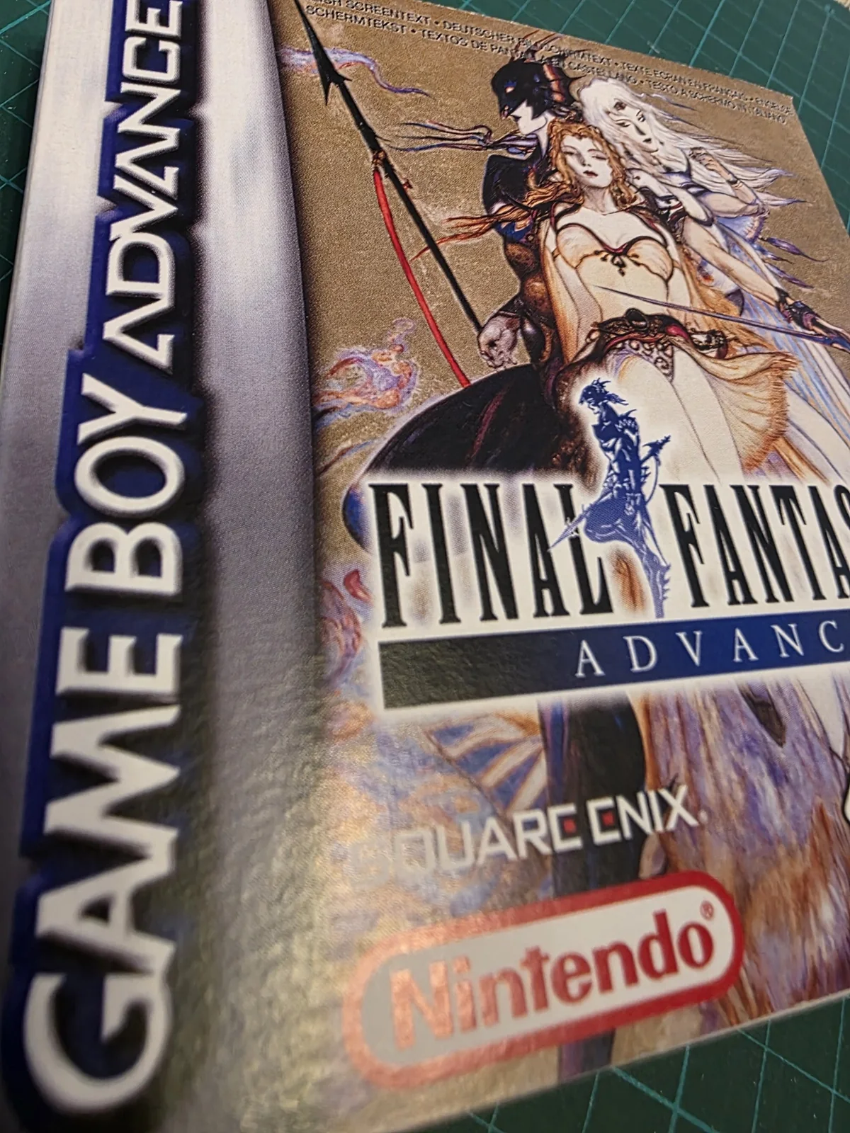 Detalle de la portada de la caja repro Final Fantasy IV Advance