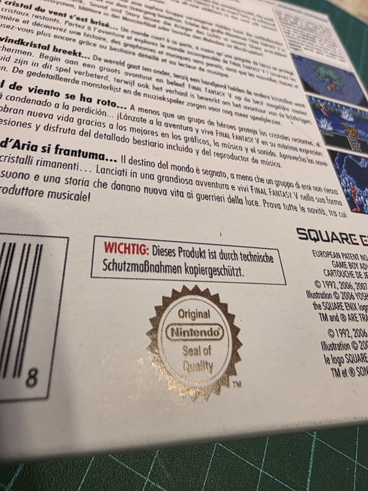 Detalle de la trasera y sello de calidad de la caja de Final Fantasy V Advance
